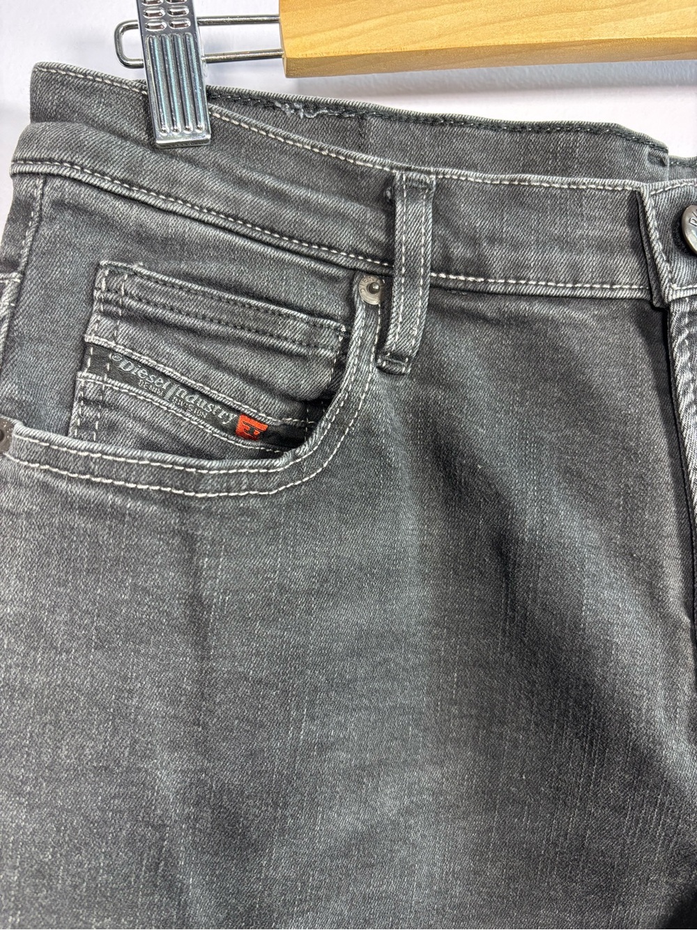 Diesel Women's Edgy Straight-Leg Jeans in Washed Black Size 28 - Picture 2 of 10